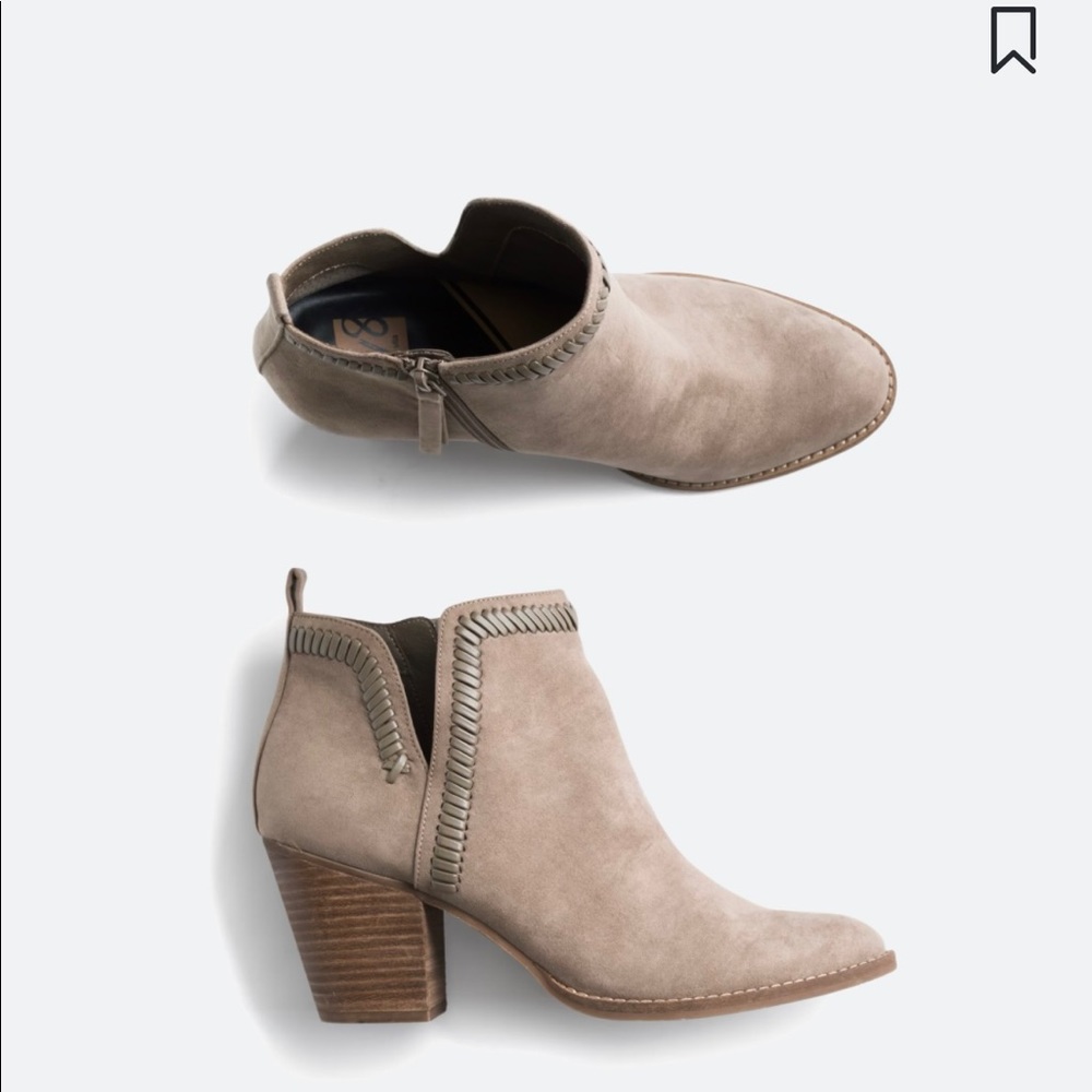 Brand NEW!!! NWT Dolce Vita DV8 taupe bootie.
